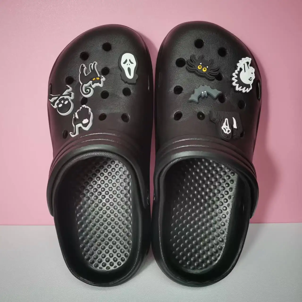 Jewelry Making For Adults - Vrouw Slippers Met Halloween Charms Sandalen